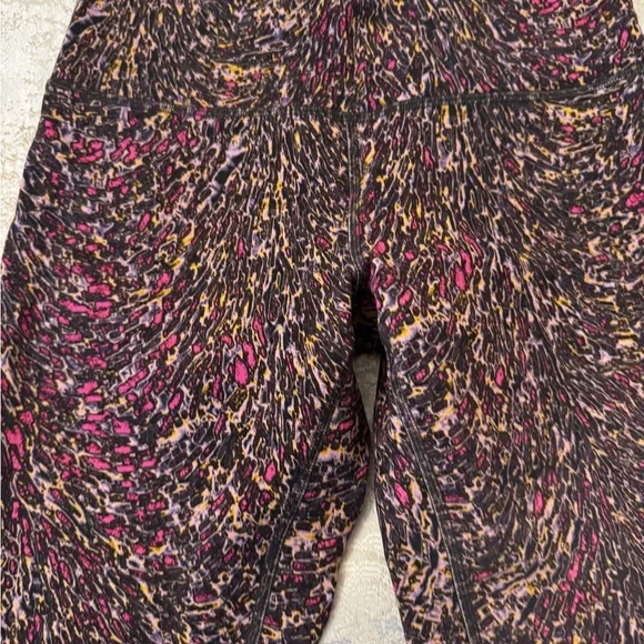 Colorful Patterned Leggings - Picture 4 of 5
